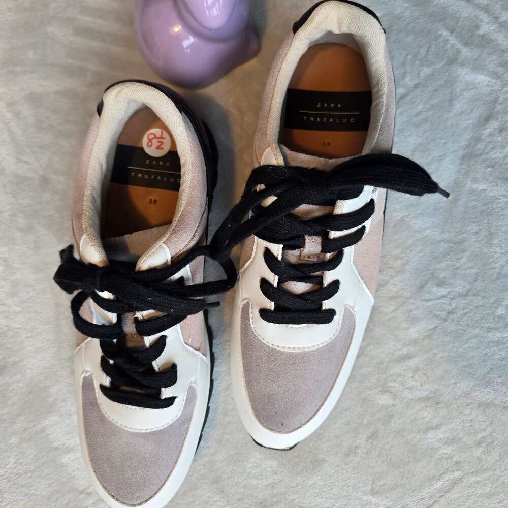 Zara Trafaluk womans low shoe, soft sole. 8.5